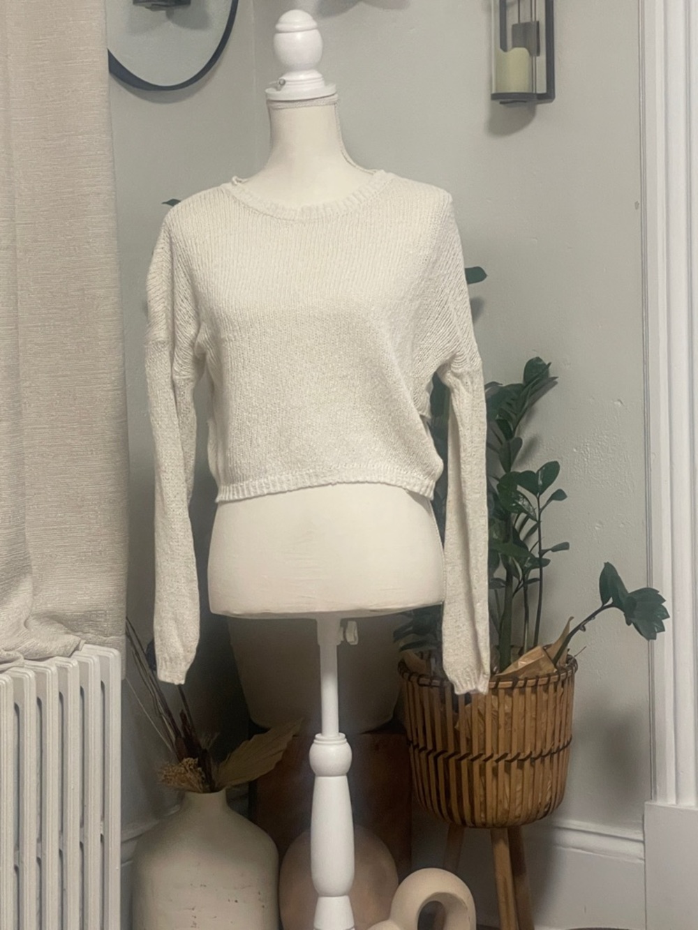 Women's Ivory Cropped Knit Long-Sleeve Top